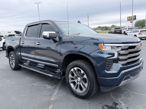 Used 2022 Chevrolet Silverado 1500 High Country w/ Technology Package image 2