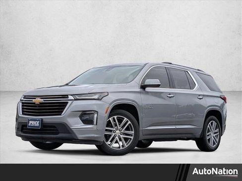 Used 2023 Chevrolet Traverse High Country FWD image 1