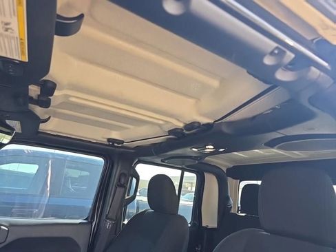 Used 2022 Jeep Gladiator Willys image 26