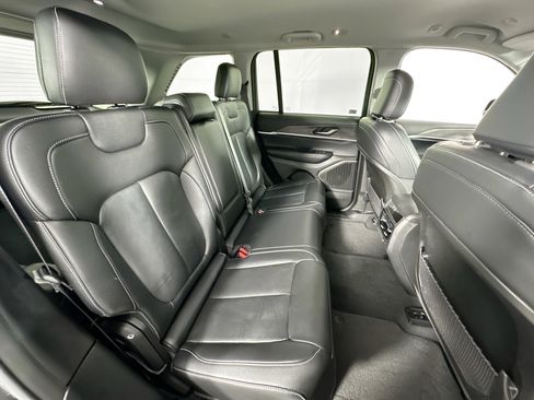 Used 2022 Jeep Grand Cherokee Limited image 25