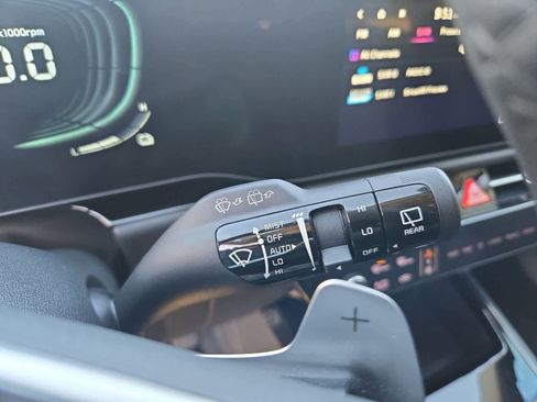Certified 2023 Kia Niro EX image 24