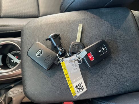 Certified 2023 Toyota Tacoma TRD Off-Road image 29