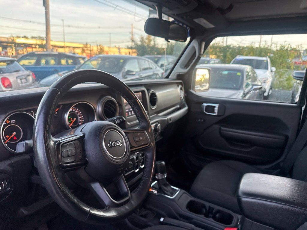 Used 2023 Jeep Gladiator Sport AWD/4WD image 15