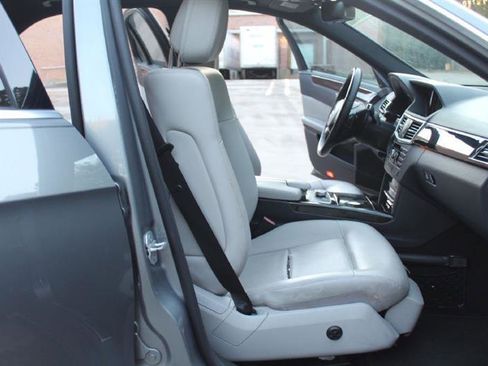 Used 2010 Mercedes-Benz E 350 Sedan image 7