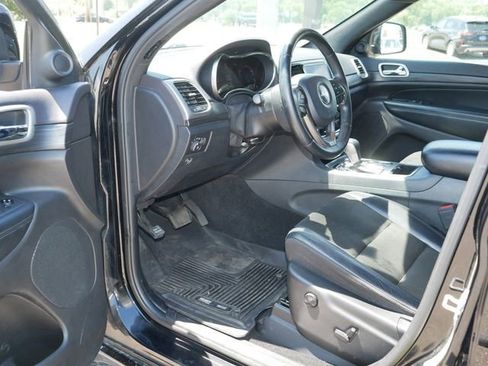 Used 2019 Jeep Grand Cherokee Altitude AWD/4WD image 12