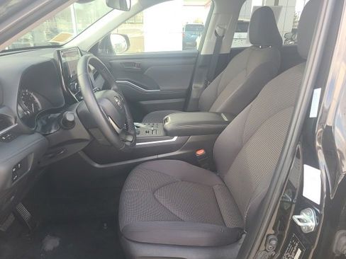 Used 2024 Toyota Highlander LE image 16