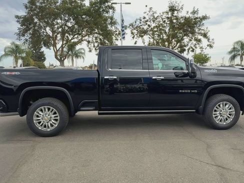 Used 2022 Chevrolet Silverado 3500 High Country w/ LPO, Hitch Package image 8