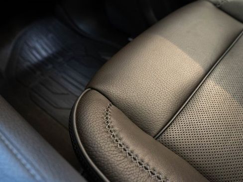 Used 2021 GMC Yukon Denali w/ Denali Premium Package image 37