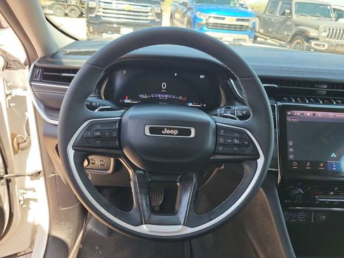 Used 2023 Jeep Grand Cherokee Limited w/ Black Appearance Package AWD/4WD image 19