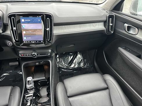 Used 2025 Volvo XC40 B5 Plus w/ Climate Package image 18