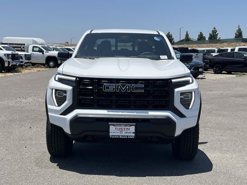 New 2026 GMC Canyon Elevation w/ LPO, Black Badging Package RWD image 8