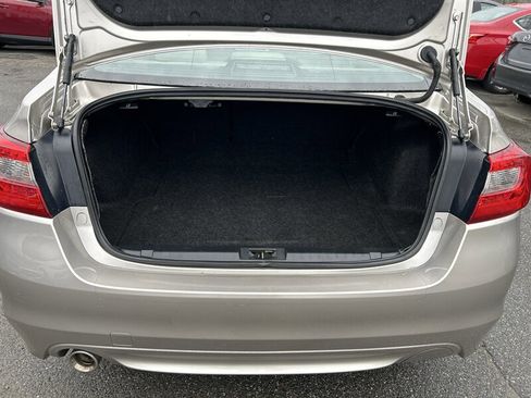 Used 2016 Subaru Legacy 2.5i Premium w/ Moonroof Package AWD/4WD image 9