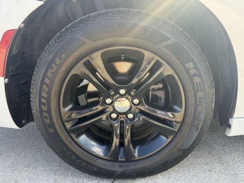 Used 2019 Dodge Charger SXT image 9