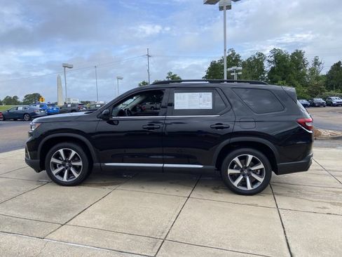Used 2023 Honda Pilot Touring image 7