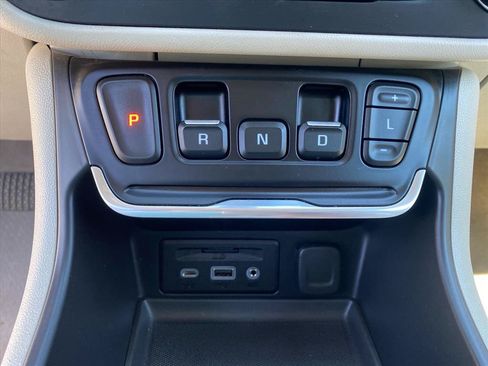 Used 2020 GMC Terrain Denali w/ Denali Premium Package AWD/4WD image 12