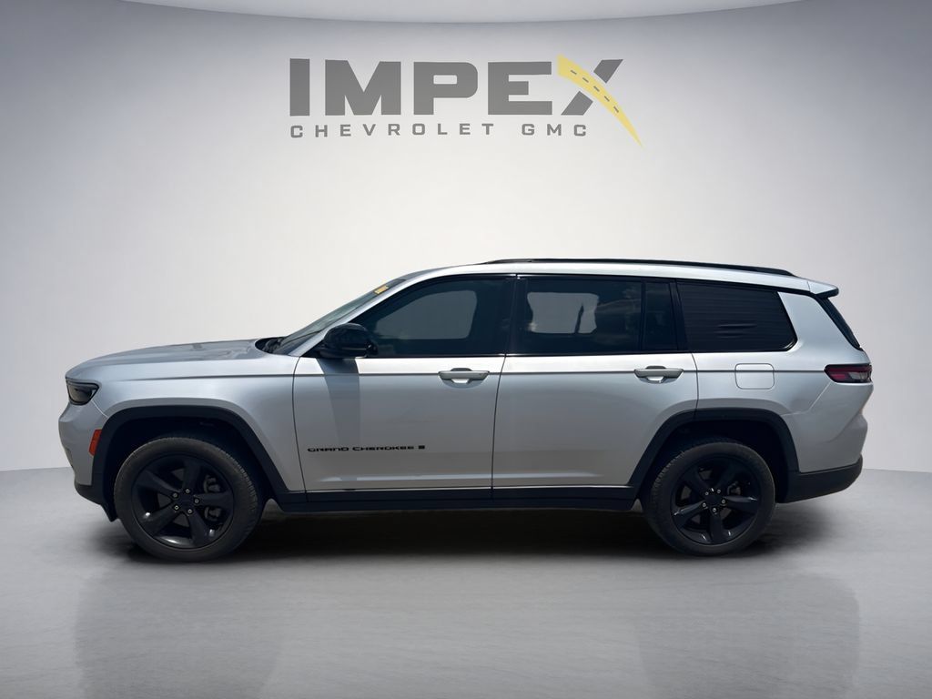 Used 2022 Jeep Grand Cherokee L Limited w/ Black Appearance Package RWD image 2
