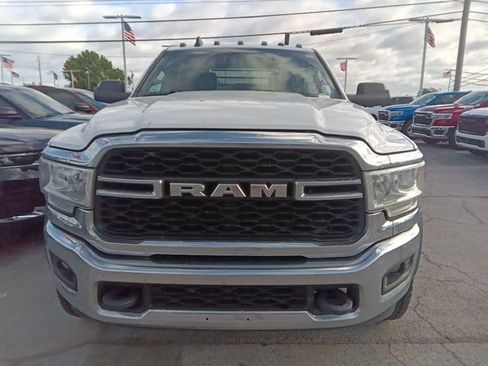 Used 2022 RAM 5500 Tradesman w/ Chrome Appearance Group AWD/4WD image 6