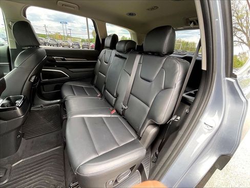 Used 2025 Kia Telluride LX FWD image 14
