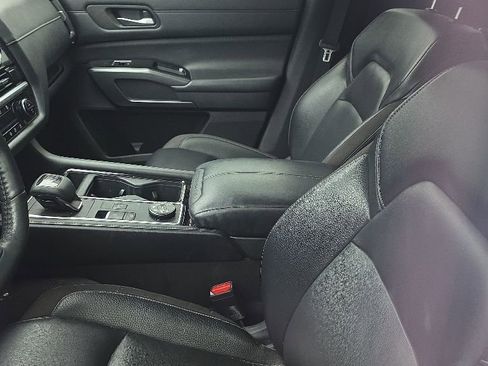Used 2022 Nissan Pathfinder SL w/ Lighting Package (N92) AWD/4WD image 3