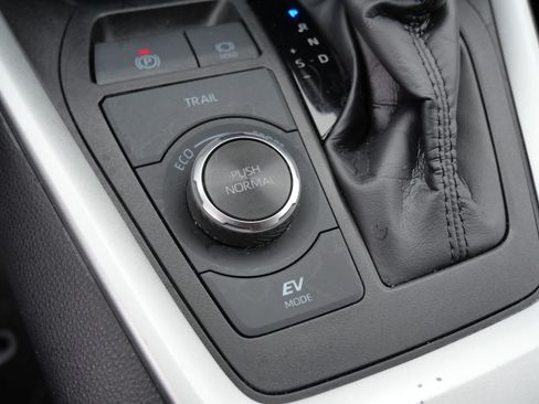 Certified 2025 Toyota RAV4 XLE image 31