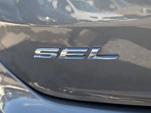 Used 2022 Ford Edge SEL w/ Convenience Package image 10