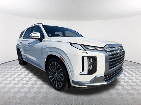 Used 2023 Hyundai Palisade Calligraphy image 3