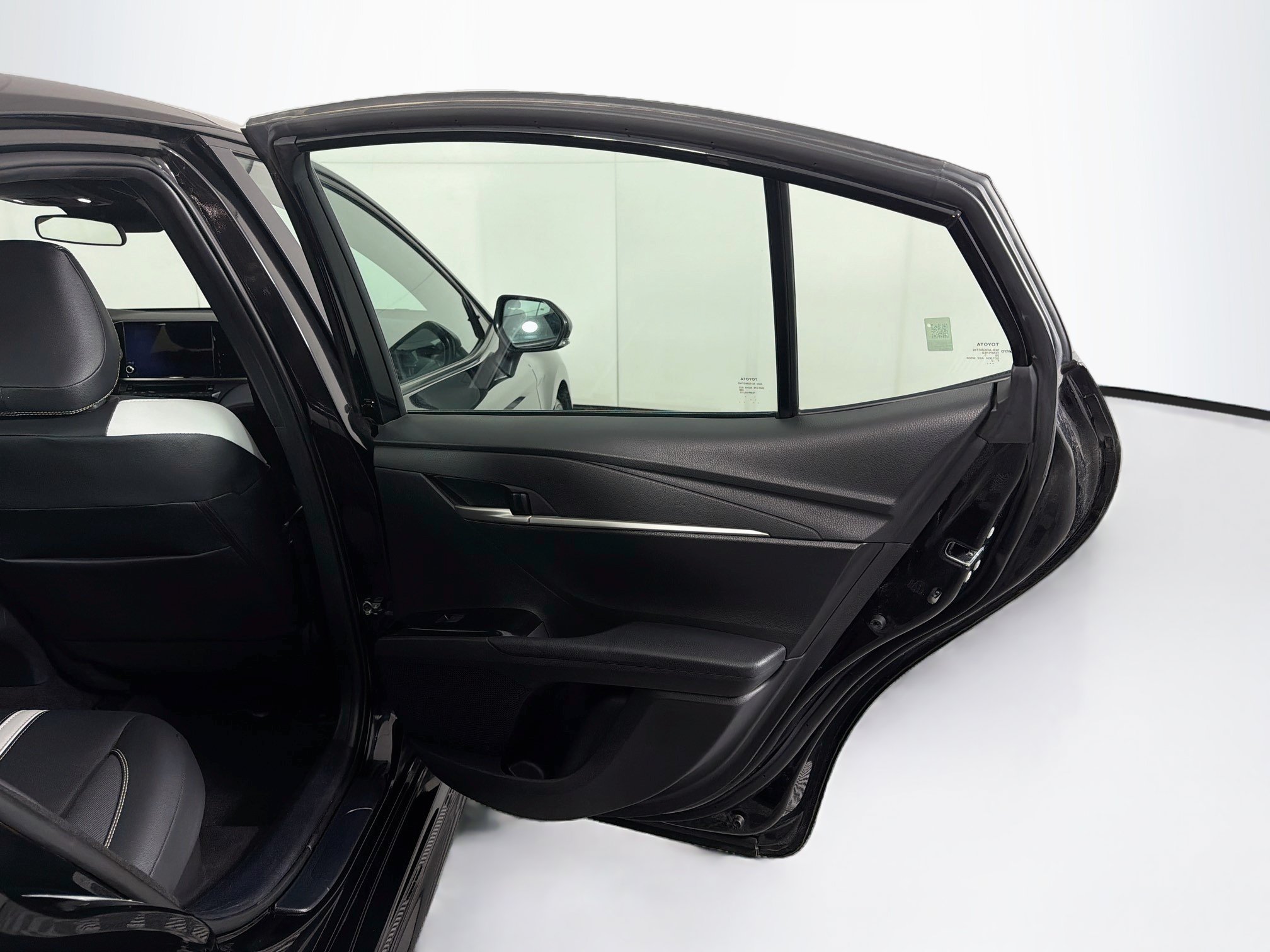 Used 2025 Toyota Camry SE FWD image 29