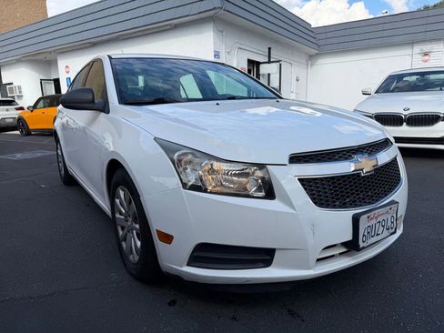 Used 2011 Chevrolet Cruze LS image 9