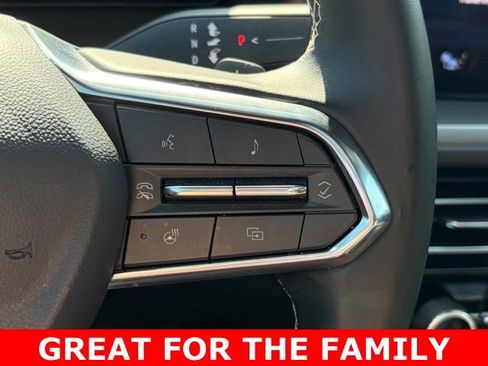 Used 2025 Chevrolet Traverse LT w/ Sun and Wheel Package FWD image 23
