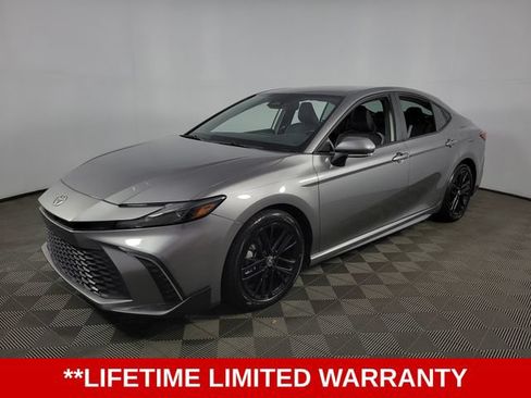 Used 2025 Toyota Camry SE w/ Convenience Package FWD image 3