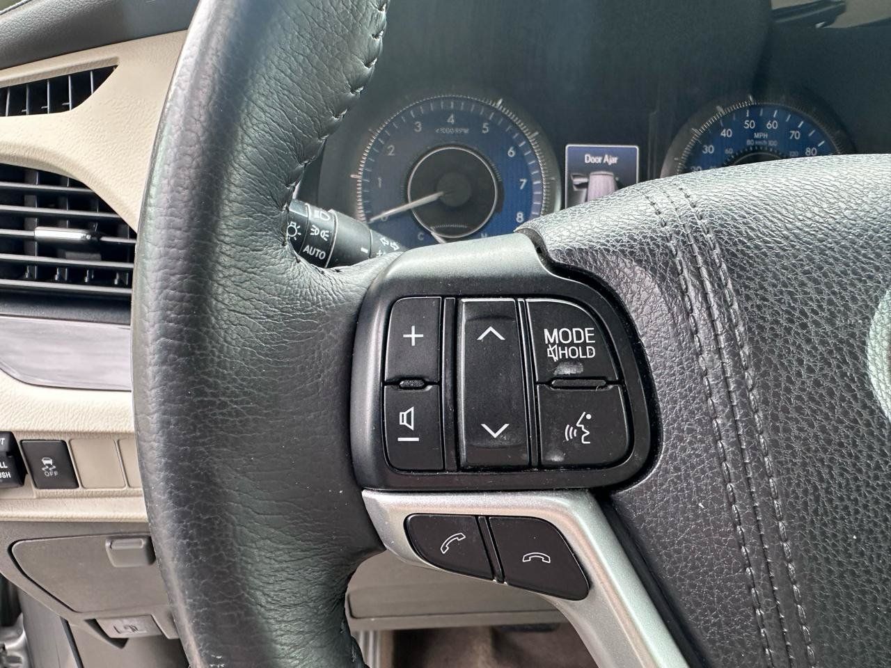 Used 2018 Toyota Sienna XLE FWD image 24