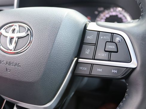 Used 2022 Toyota Highlander XSE image 34