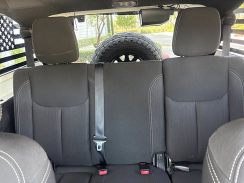 Used 2016 Jeep Wrangler Unlimited Rubicon AWD/4WD image 25