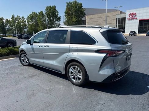Used 2025 Toyota Sienna Limited AWD/4WD image 5