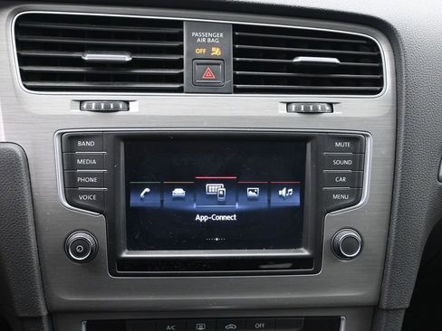 Used 2016 Volkswagen Golf S image 13