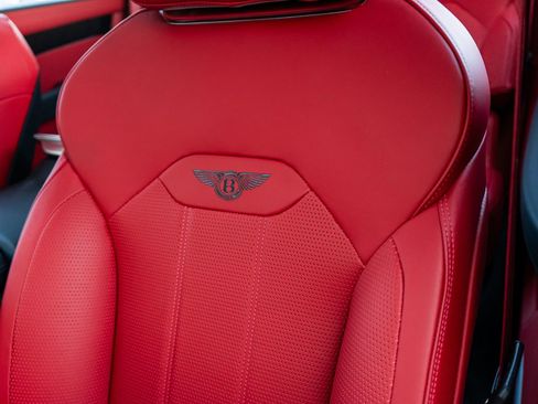 Certified 2024 Bentley Bentayga Extended Wheelbase AWD/4WD image 29