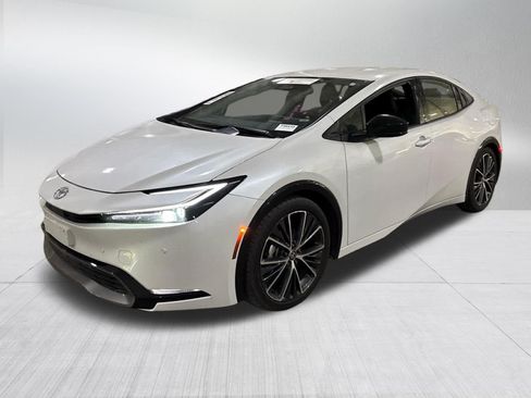 Certified 2025 Toyota Prius XLE FWD image 3