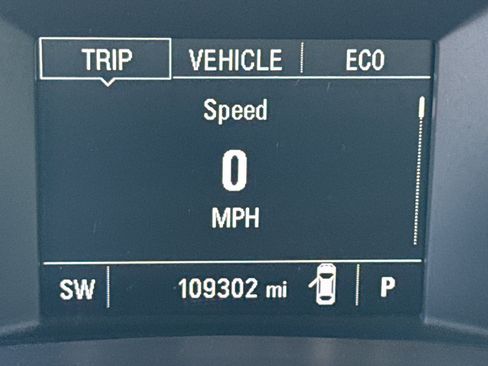 Used 2018 Chevrolet Equinox LT FWD image 17