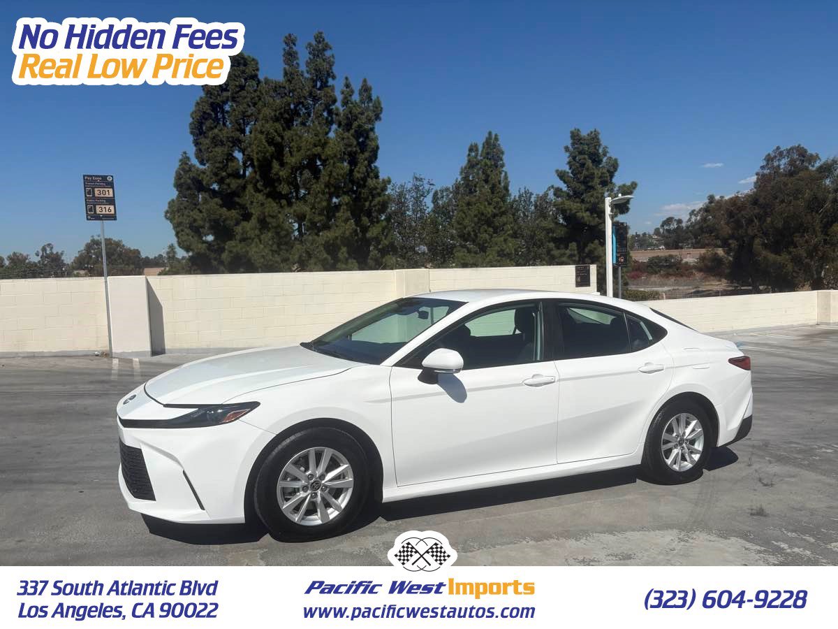 Used 2025 Toyota Camry LE FWD image 1