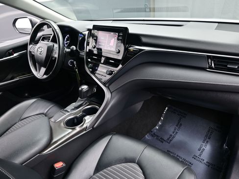 Used 2024 Toyota Camry SE image 15