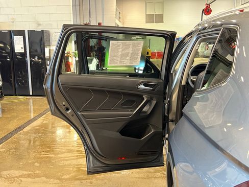 Used 2022 Volkswagen Tiguan SE image 34