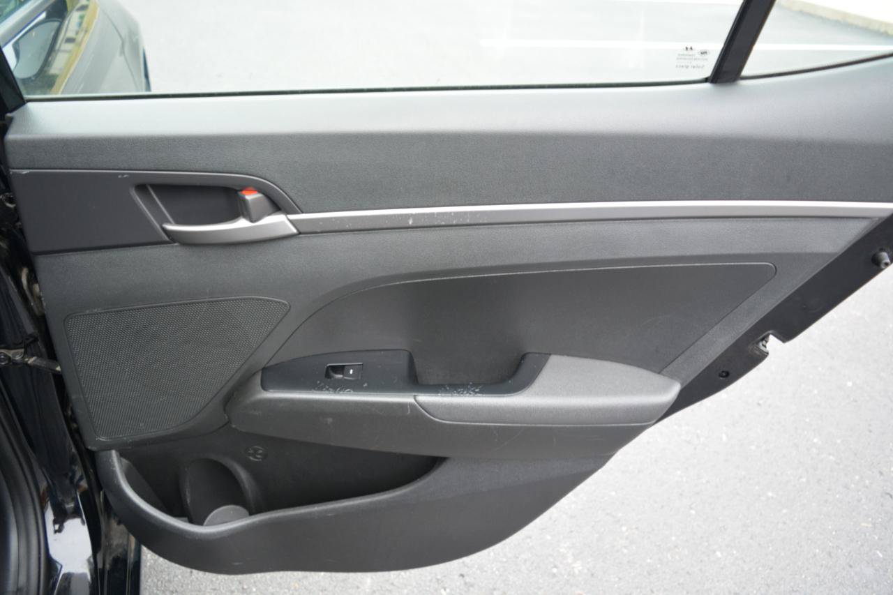 Used 2018 Hyundai Elantra SE FWD image 13