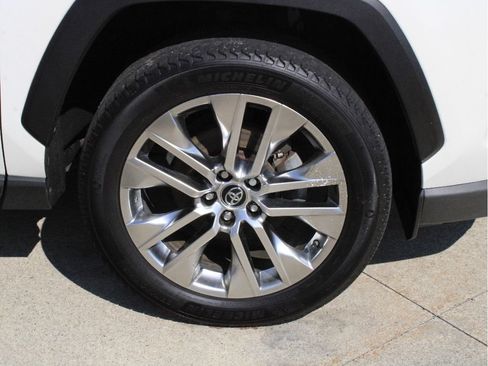 Used 2021 Toyota RAV4 XLE Premium AWD/4WD image 37