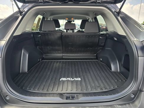 Used 2021 Toyota RAV4 XLE w/ XLE Grade Weather Package AWD/4WD image 14