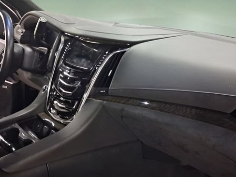 Used 2016 Cadillac Escalade Platinum AWD/4WD image 19