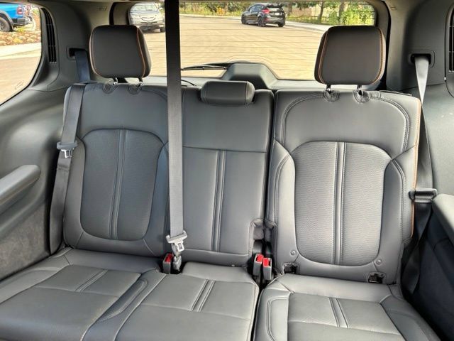 Certified 2022 Jeep Grand Wagoneer Series II AWD/4WD image 19