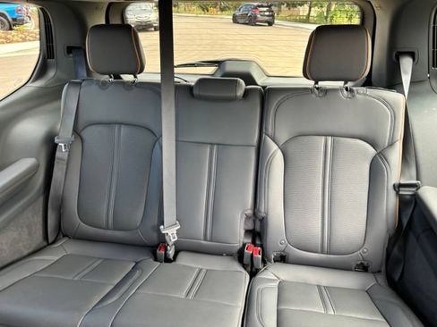 Certified 2022 Jeep Grand Wagoneer Series II AWD/4WD image 19