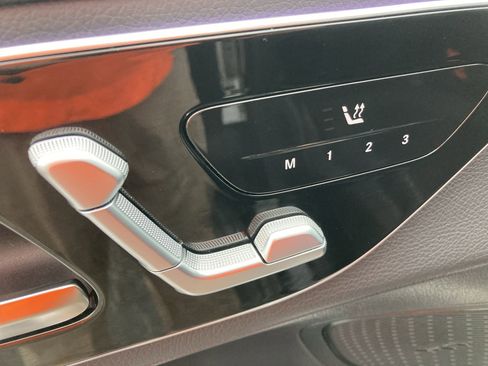 Used 2025 Mercedes-Benz GLC 300 4MATIC image 14