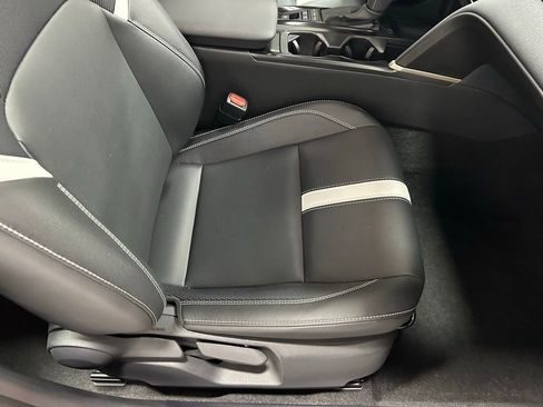 Used 2025 Toyota Camry SE image 57