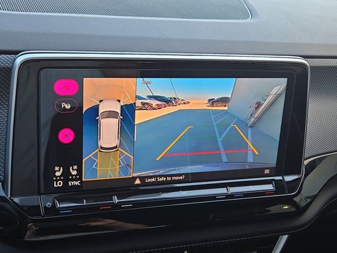 Used 2024 Volkswagen Atlas Cross Sport SEL Premium R-Line image 25